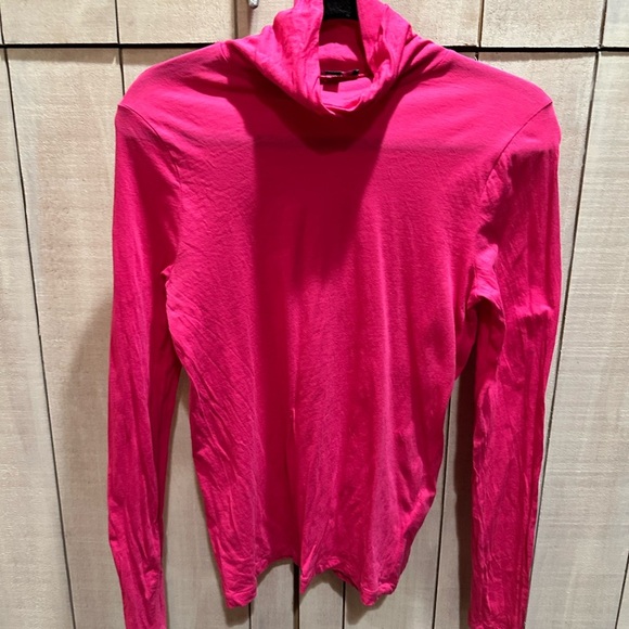 J Crew Cotton Tissue Turtleneck in Sweet Fuchsia Pink Size Medium - Picture 5 of 6